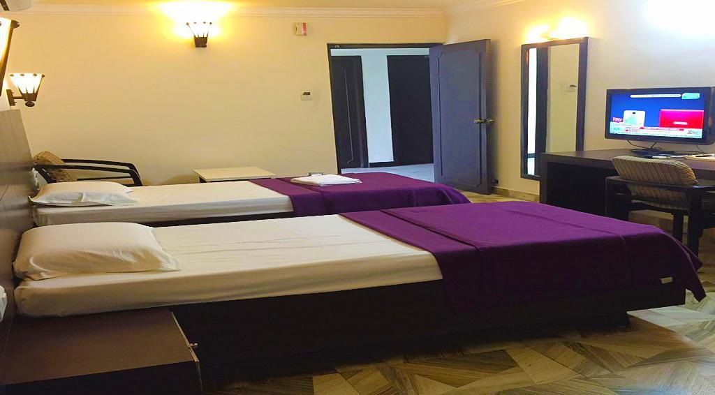 Aditya Palace Hotel Rājahmundry Buitenkant foto