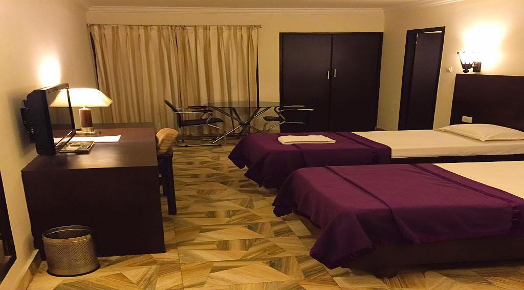 Aditya Palace Hotel Rājahmundry Buitenkant foto