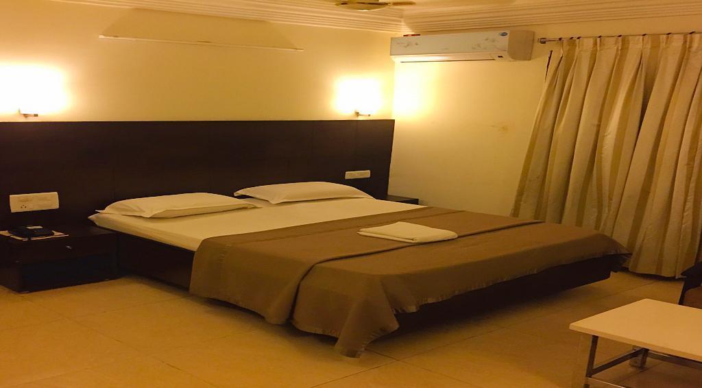 Aditya Palace Hotel Rājahmundry Buitenkant foto