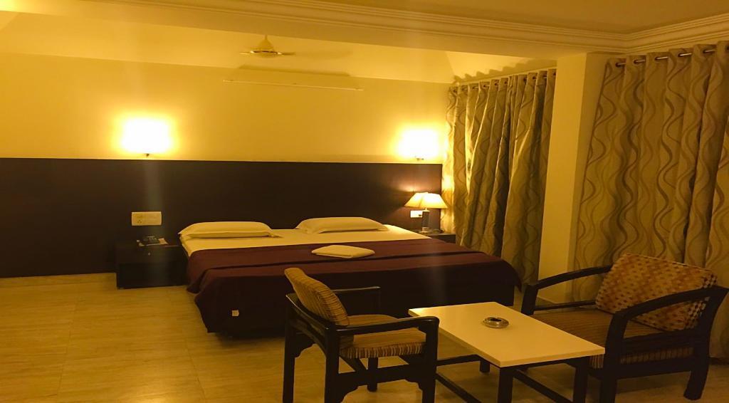 Aditya Palace Hotel Rājahmundry Buitenkant foto