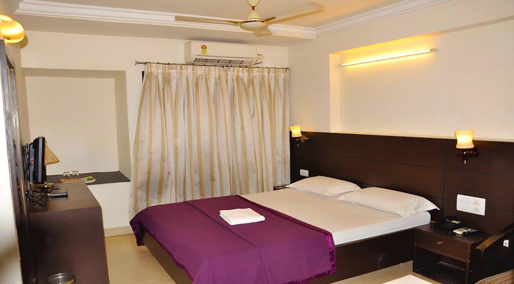 Aditya Palace Hotel Rājahmundry Buitenkant foto